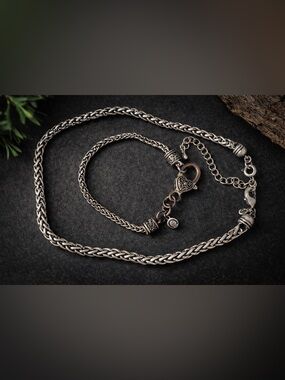 Vintage-Inspired Silver Heart Lock Bracelet - Women Jewelry